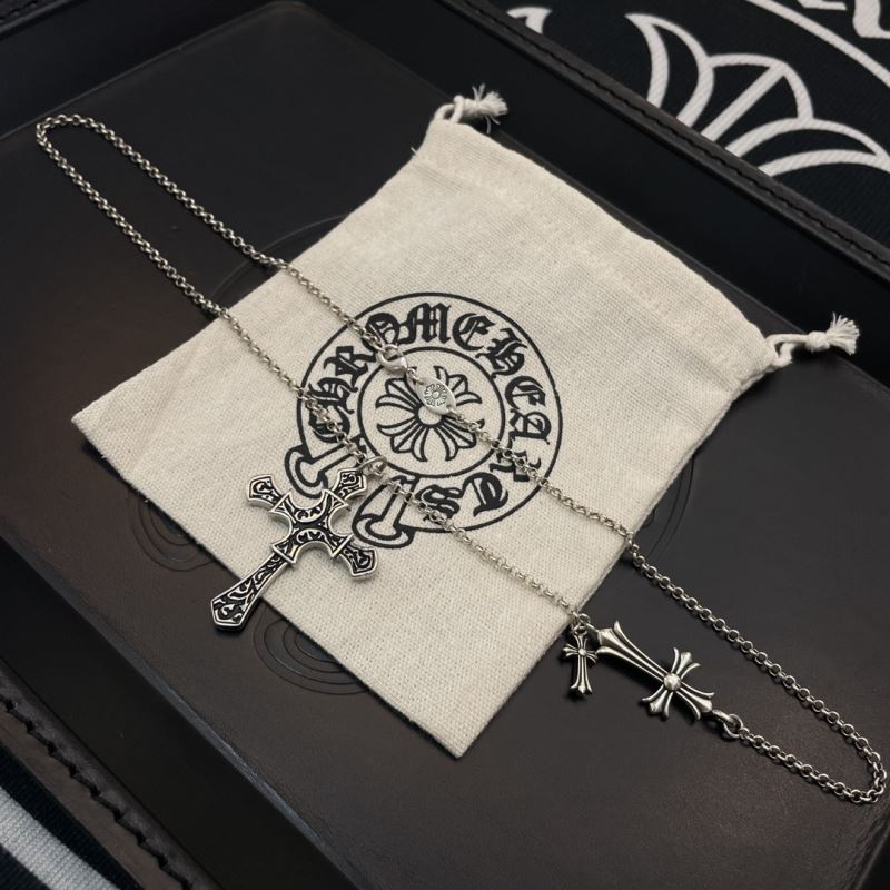Ch*0me He**ts necklaces